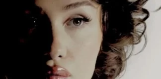 Zbulohet muza e Drake? Mariana, vajza nga Tirana që frymëzoi elementet kuqezi në klip