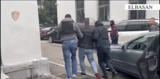 (Emri) Arrestohet me armë në brez 27 vjeçari nga Prrenjasi, policia i gjen dhe municion luftarak në banesë