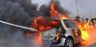 Shpërthen në flakë makina e parkuar, dyshimet e para