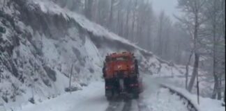 Rikthehen reshjet e dëborës në zonat malore, qarkullimi vijon pa probleme