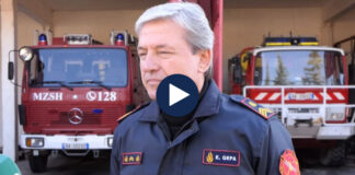 Festa në punë/ Zjarrfikësit e Elbasanit në gatishmëri natën e ndërrimit të viteve