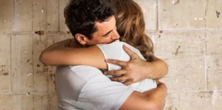 Sot Dita Ndërkombëtare e Përqafimit, u shpall në vitin 1986