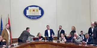 Mbledhja e parë u pezullua pas përplasjeve me opozitën, kur do të mblidhet Komisioni për Reformën Zgjedhore