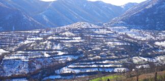 Mali Shebenikut dhe fshati Kuturman nen petkun e dëbores.