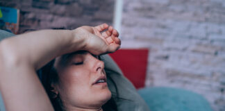 Studimi: Migrena prek gratë tre herë më shumë se burrat
