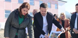 Ministrja e Arsimit dhe Sportit Manastirliu bashkë me Kryebashkiakun Salla, inspekton punimet e shkollës së Selvijasit të Nja Klos së Cërrikut”.