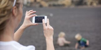 Autoriteti i Sigurisë Kibernetike thirrje prindërve: Mos postoni fëmijët në rrjete sociale, po i vini në rrezik