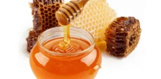 Pse jo lugë metali për mjaltin? Ekspertët: Disa enzima mirëbërëse shkatërrohen…