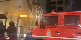 Shpërthim në ministrinë e Punës në Athinë! Grupi terrorist i ekstremit të majtë vendos bombën artizanale, telefonatë anonime medies