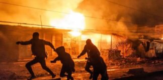 Topa zjarri dhe flakë të shpërndara kudo! Shpërthimi i një kamioni me gaz në Nairobi vret dy persona, plasgos 220 të tjerë