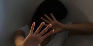 E rëndë në Greqi/ 27-vjeçari shqiptar lidh, dhunon dhe drogon të dashurën për t’i dhënë fund shtatzënisë!