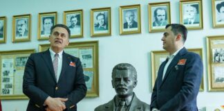 VENDOSET MEMORIALI I HASAN PRISHTINËS DHURATË PËR MUZEN E NORMALES SË ELBASANIT