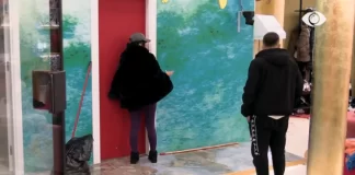 Incidenti me Eglën/ Erjola çohet nga stoli mes lotësh, Juli u kërkon banorëve ta shoqërojnë: Nuk do të shkosh vetëm ti…