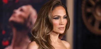 I vendosi çamçakëzin e përtypur në dorën e asistentes, kritikohet JLo: Sillet keq ndaj stafit, na mbajti mbyllur në avion sepse…