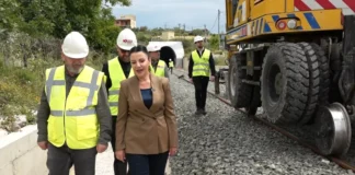 Balluku inspekton punimet për hekurudhën Tiranë-Durrës: 70% e volumit të punëve të kryera! Rijetëzojmë këtë sektor, të tjera projekte do të vijojnë