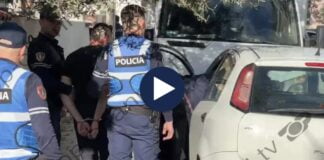 EMRI/ Theu xhamin e makinës së çiftit italian dhe vodhi 2500 euro, arrestohet 35 vjeçari në Vlorë! Sapo ishte liruar nga burgu falë Amnistisë
