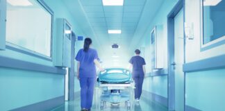 U rrëzua nga krevati, humb jetën në spital foshnja 7 muajshe