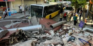 VIDEO/ Shembet pallati në Stamboll, 1 viktimë dhe 8 të plagosur! Nën rrënoja dëgjohen zëra të njerëzve