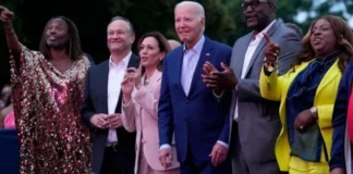 VIDEO/ I ngrirë si statujë, shikoni momentin kur presidenti Joe Biden qëndron pa lëvizur disa sekonda gjatë një eventi