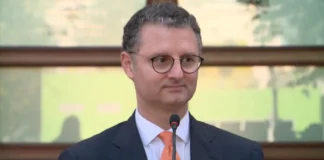 Rriten sërish pagat për administratën/ Mete: Synohet që paga mesatare në sektorin publik të arrijë 105 mijë Lekë