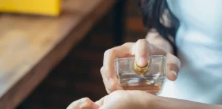 Doni të zgjasni aromën e parfumit? Ja si ta bëni atë