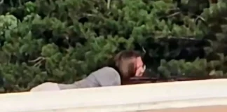 VIDEO/ “Dikush është mbi çati”! Publikohen pamjet për herë të parë, të gjithë e pikasën autorin që zvarritej pak para se të qëllonte mbi Trump