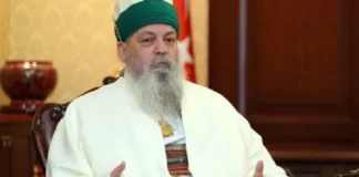 Besimtarët bektashinj festojnë Ditën e Ashures