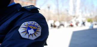 Serbët e veriut të Mitrovicës në protestë, forca të shtuara të KFOR dhe Policisë së Kosovës “blindojnë” zonën