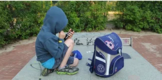 Studimi ngre alarmin për përdorimin e telefonit nga fëmijët, mbi 90% e të vegjëlve me rrjetet sociale! Rreziku që u kanoset