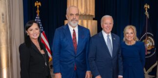 “Foto e ditës”, kryeministri Rama dhe bashkëshortja Linda takohen me Presidentin Joe Biden dhe Zonjën e Parë të Shtëpisë së Bardhë