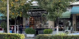 Shkrumbohet garazhi i nëndhëshëm me materiale kozmetike, dyshimet e para