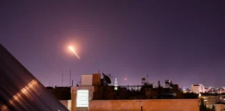 18 persona humbën jetën, Irani akuzon Izraelin për kryerjen e një sulmi “kriminal” në Siri