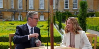 Emigrantët, Anglia sytë nga Shqipëria? Kryeministri Starmer “kopjon” Melonin, i hapur për të sjellë azilkërkues në vendin tonë