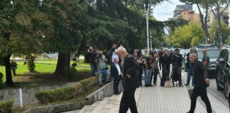 Takimi “urgjent” me kryebashkiakët socialistë në Tiranë, Rama mbërrin në Pallatin e Kongreseve