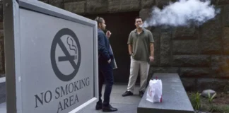 BE synon të ndalojë duhanin dhe produktet alternative me avull në zona të jashtme, zbulohet drafti