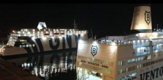 Përkeqësimi i kushteve të motit, pezullohet për sonte lundrimi i trageteve Durrës-Bari