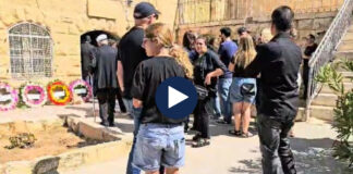 Varrimi i shtatë viktimave të sulmit terrorist në Jaffa, pamjet ekskluzive nga homazhet