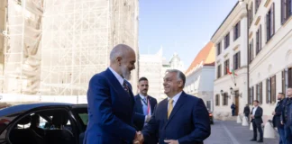 FOTOT/ Rama vizitë zyrtare në Hungari, pritet nga homologu Viktor Orban, çfarë pritet nga bisedimet dypalëshe
