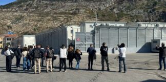 Shëngjini në pritje të emigrantëve, zbarkon media italiane