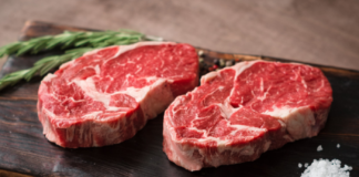 Mjeti përplas këmbësorin tek vijat e bardha në Elbasan, i moshuari “fluturon” nga goditja