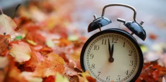 Rikthehet ora dimërore! Akrepat shkojnë një orë pas, më shumë gjumë dhe më pak ditë