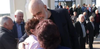 FOTOLAJM/ “Diskutim i hapur për pensionet në rrugën drejt Shqipërisë 2030”, kryeministri Rama ndan fotot me pensionsitët