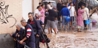 Spanja shpall tre ditë zie kombëtare! Shkon në 95 numri i viktimave nga përmbytjet, rrugët kthehen në lumenj