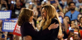 “Nuk jam këtu si VIP, por si nënë”/ Beyonce shfaqet në mitingun e Kamala Harris në Houston: Duhet të votojmë!