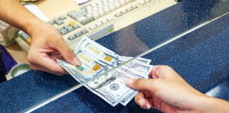 Forcohet dollari në tregun valutor, bie euroja