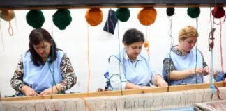 Pasuritë e konfiskuara të krimit në shërbim të grave artizane, bëjnë punime tradicionale me materiale të riciklueshme