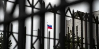 “Kërcënimet me bomba në qendrat e votimit, me origjinë nga Rusia”, reagon ambasada ruse në SHBA: Shpifje dashakeqëse!