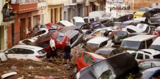 “Qeveria nuk po bën asgjë”/ Mes zemërimit të njerëzve, Spanja dërgon 500 trupa të tjera në Valencia