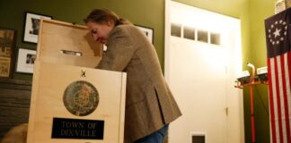 Tradita e votimit të mesnatës në SHBA/ Qyteti në New Hampshire shpall rezultatin e parë të zgjedhjeve