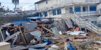 Ekipet e shpëtimit në luftë me kohën, qindra persona në terren pas ciklonit në Mayotte